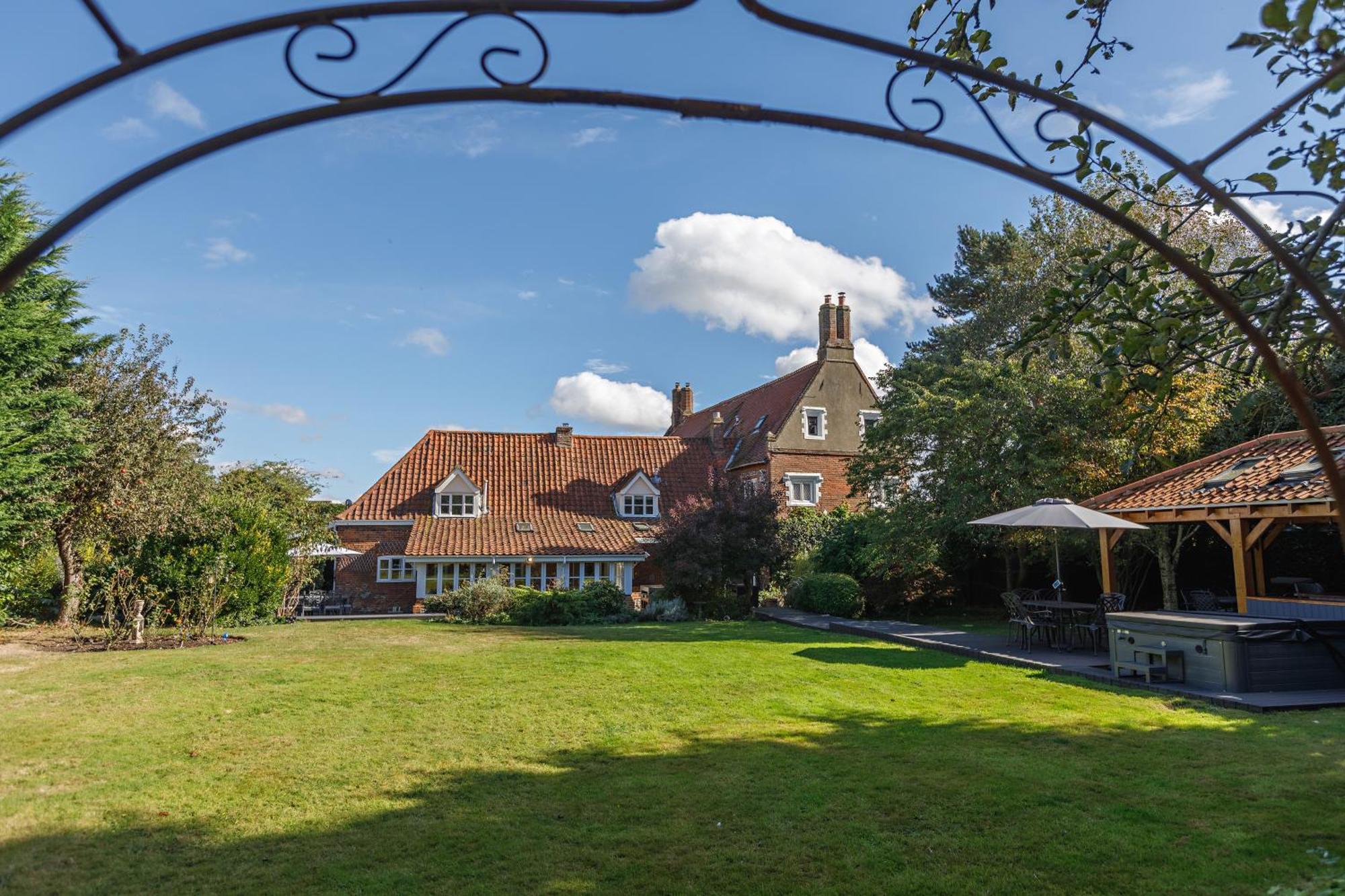Catton Old Hall Норвич Экстерьер фото